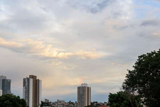 Dia deve ser marcado por altas temperaturas e tempo inst&aacute;vel