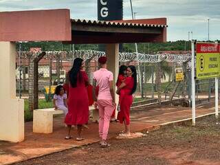 Oruam, filho de Marcinho VP, faz visita ao pai em pres&iacute;dio da Capital