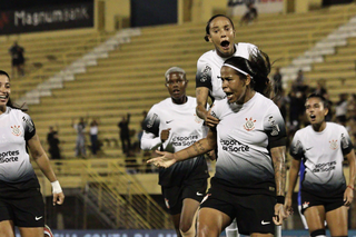 Corinthians vence Cruzeiro e est&aacute; na final da Supercopa Feminina