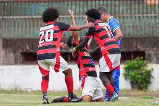 &Aacute;guia Negra mant&eacute;m vaga na semifinal do Campeonato Estadual