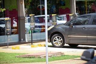 Motoristas evitam confus&atilde;o, mas podem estacionar em vagas &quot;exclusivas&quot;