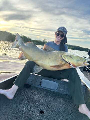 Pescadora amadora fisga ja&uacute; de 1,3 metro pela segunda vez