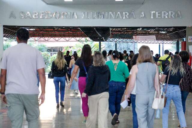"Virados" do plantão e com estudo no celular, candidatos sonham com Ebserh