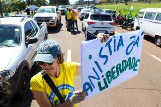 Em frente ao Bioparque Pantanal, grupo pede &quot;anistia j&aacute;&quot; e sa&iacute;da de Lula