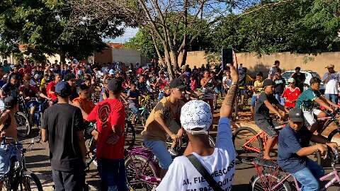 Terminou mal, mas galera reuniu mais de 800 bicicletas na periferia