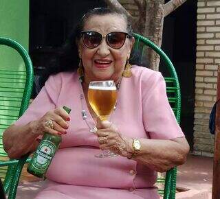 De alta do hospital, tataravó de 92 anos foi comemorar em 'rolê' na praia