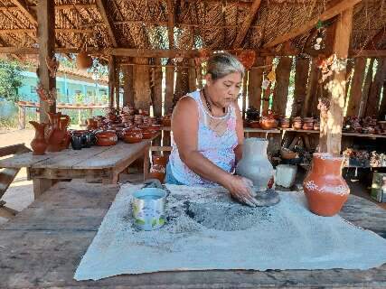 Com 49 anos de m&atilde;os dadas com a cer&acirc;mica, Rosenir ser&aacute; homenageada 