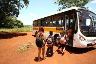 Ap&oacute;s falhas, Prefeitura de Nioaque apresenta novo plano para transporte escolar