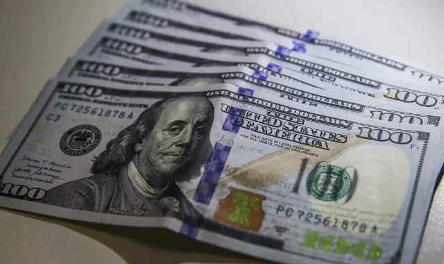 D&oacute;lar fecha a R$ 5,68 e bolsa sobe 1,46% com otimismo do mercado