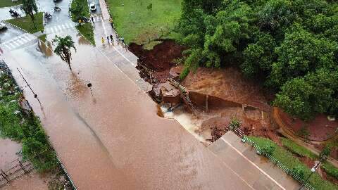 Prefeitura vai avaliar estragos no Lago do Amor pela manh&atilde;