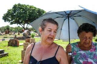 T&uacute;mulos abertos, furtos e mato amea&ccedil;am descanso eterno no Cemit&eacute;rio Santo Amaro