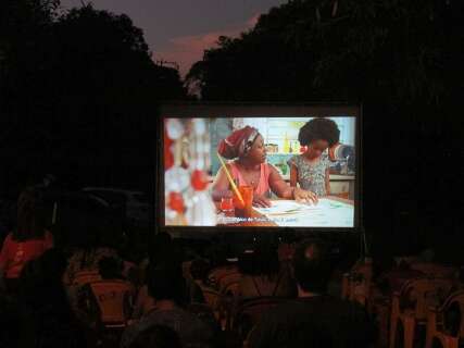  Projeto leva cinema &agrave; comunidade quilombola Furnas dos Baianos