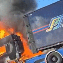 Caminhão com veículos da Copa Truck pega fogo na BR-262