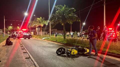 Motociclista &eacute; arremessado e morre ao bater em poste