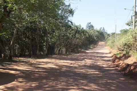 Motorista de aplicativo &eacute; espancado, obrigado a tomar pinga e largado em estrada