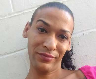 Fam&iacute;lia de travesti diz que ficou sabendo de morte em pres&iacute;dio por terceiros 