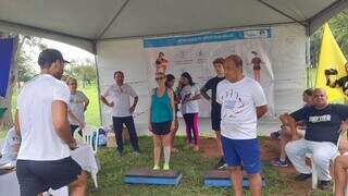 Com massagem e exerc&iacute;cios, feira leva volunt&aacute;rios para promover sa&uacute;de no Parque 