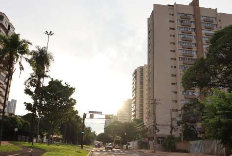 Domingo amanhece com c&eacute;u nublado e previs&atilde;o &eacute; de pancadas de chuva em MS