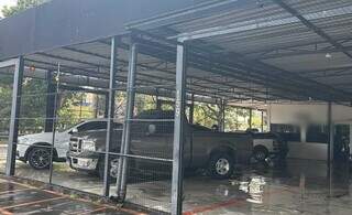 Empresa é investigada por estampar placas falsas em veículos roubados Empresa é investigada por estampar placas falsas em veículos roubados