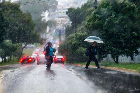 Aviso se confirma e Campo Grande registra chuva na regi&atilde;o do Parque dos Poderes 