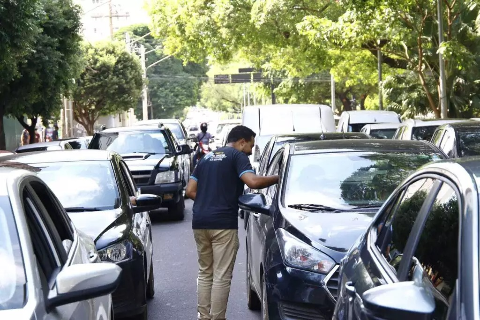 O que voc&ecirc; faz quando v&ecirc; uma discuss&atilde;o acalorada no tr&acirc;nsito?