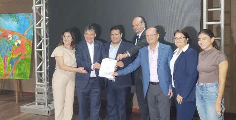 Ministro anuncia amplia&ccedil;&atilde;o de atendimento a imigrantes em Corumb&aacute;