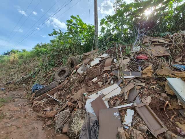 Descarte irregular de lixo no Monte Castelo &eacute; alvo do inqu&eacute;rito do MP