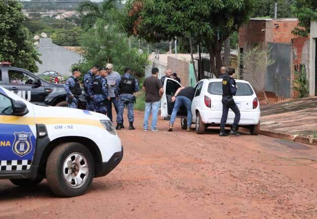 Mãe acusa GCM de executar filho e remover provas de câmera de segurança