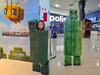 Fã de Minecraft, Valentina roubou a cena com fantasia inspirada no jogo