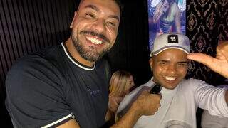 Balada em posto de gasolina faz 10 anos e tem até ‘rei do camarote’