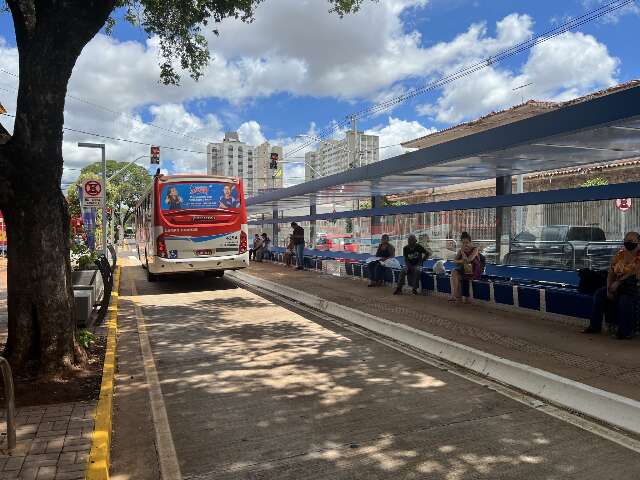 &Ocirc;nibus operam com hor&aacute;rios diferenciados no feriado do Dia do Trabalhador