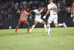 Com dois gols de Luciano, São Paulo supera Náutico no Morumbi