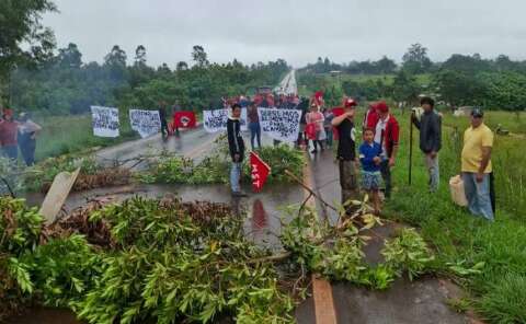 Ap&oacute;s liberar rodovia federal, MST encerra bloqueio na MS-164 