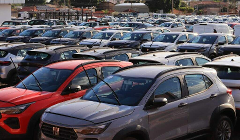 Propriet&aacute;rios de ve&iacute;culos com placa final 3 devem quitar licenciamento em maio