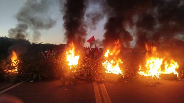 MST bloqueia saída para São Paulo por falta de resposta sobre reforma agrária