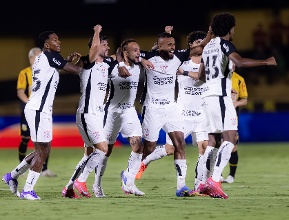 Hern&aacute;ndez marca e Corinthians abre vantagem na estreia de Dorival J&uacute;nior