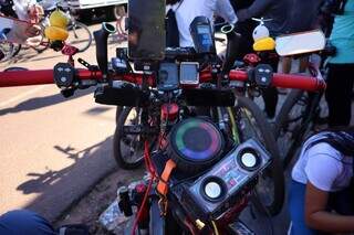 Cerca de 5 mil pedalam e fazem manobras em passeio cicl&iacute;stico do 1&ordm; de Maio