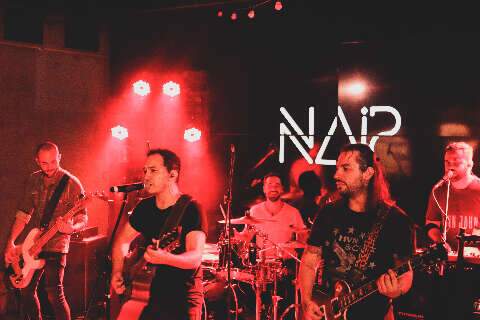 Naip volta aos palcos no s&aacute;bado com f&atilde; celebrando anivers&aacute;rio no show