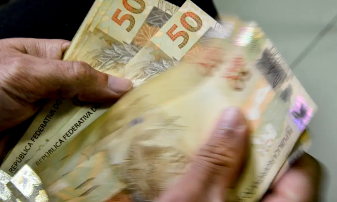 Aposentados do INSS que ganham mais que o m&iacute;nimo come&ccedil;am a receber 13&ordm;