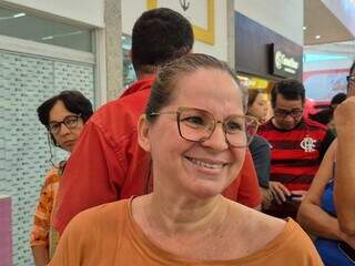 Fila come&ccedil;ou 1h30 antes do in&iacute;cio de vacina&ccedil;&atilde;o em supermercado da Capital