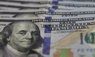 D&oacute;lar cai a R$ 5,65 com expectativa de negocia&ccedil;&atilde;o entre EUA e China