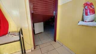 Homem invade ONG, tenta matar esposa e troca facadas com seguran&ccedil;a 