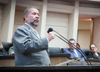 Lupi pede demiss&atilde;o e bra&ccedil;o direito assume Minist&eacute;rio 