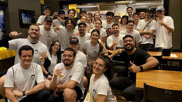 Caminhando 12 km, Davi celebrou o anivers&aacute;rio bebendo em 24 bares 