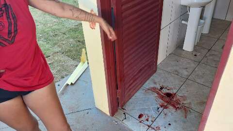 Homem invade ONG, tenta matar esposa e troca facadas com seguran&ccedil;a 