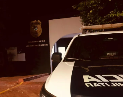 Crian&ccedil;as de 3 e 7 anos s&atilde;o socorridas embriagadas e pai &eacute; preso