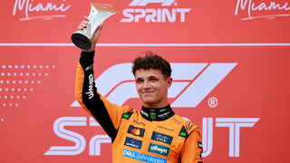 Lando Norris vence sprint caótica em Miami após chuva e acidentes Lando Norris vence sprint caótica em Miami após chuva e acidentes