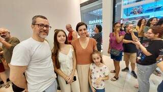Procura por vacina contra gripe atrai fam&iacute;lias e gera filas no Centro 
