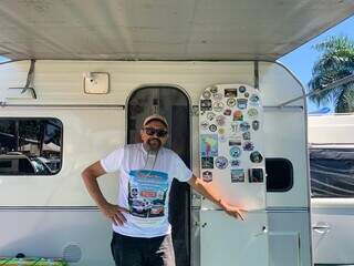 Casais acham liberdade e terapia em motorhomes de décadas passadas Casais acham liberdade e terapia em motorhomes de décadas passadas