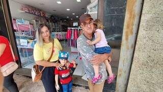Procura por vacina contra gripe atrai fam&iacute;lias e gera filas no Centro 